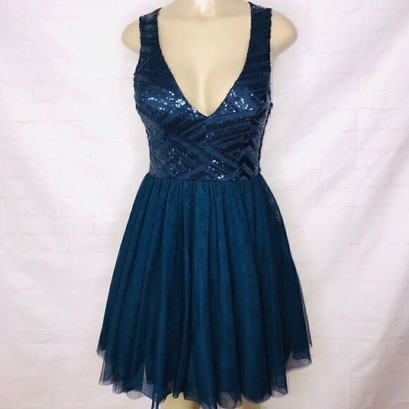 Tricia  navy blue v cut sequin dress - Picture 2 of 8